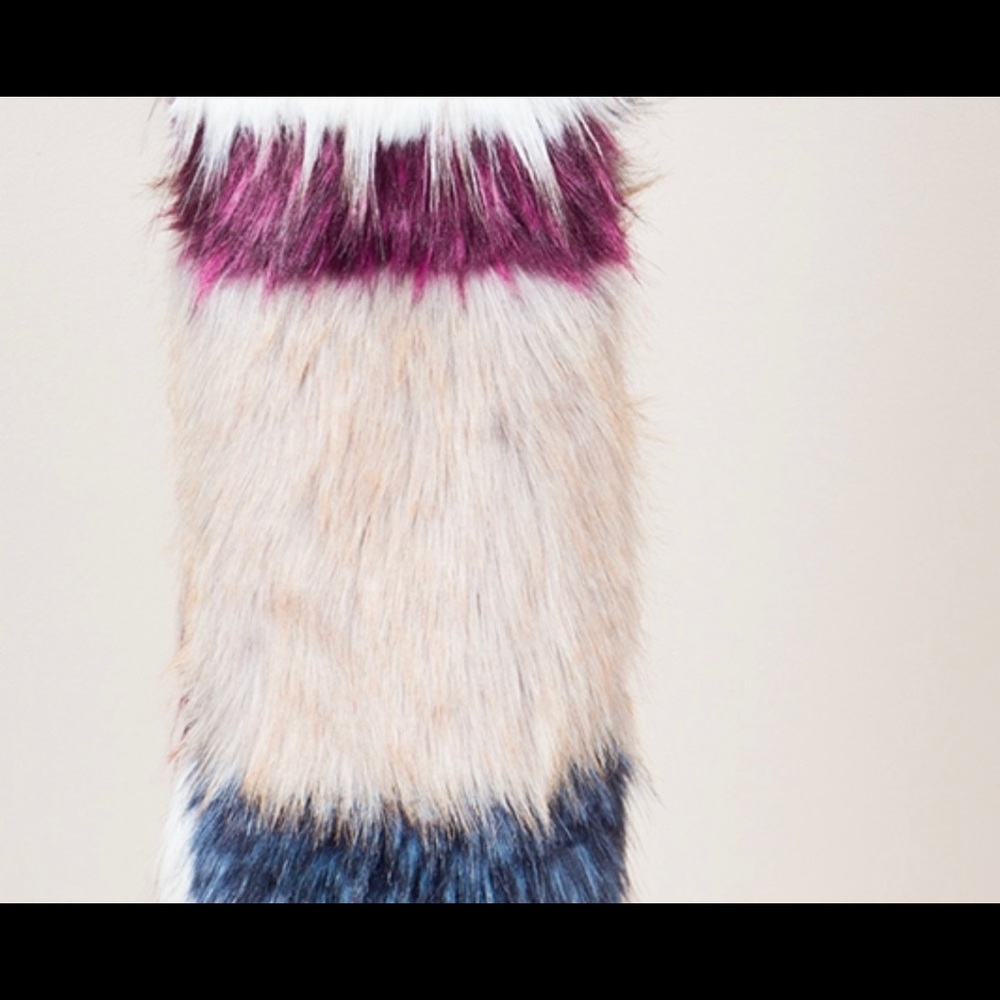 Fur Shaw / Fur Scarf - Picture 2 of 3